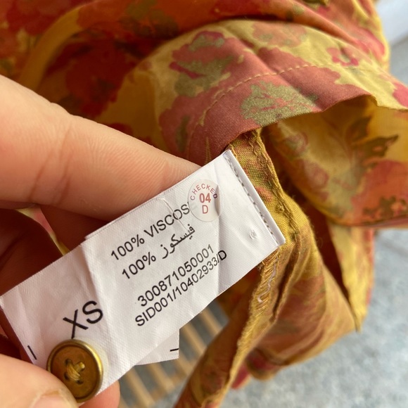 Floral crop Top. Size- XS (Fit S too) - Picture 11 of 11